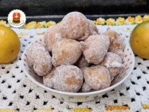 Bolinho de laranja sem lactose com cobertura de açucar com canela.